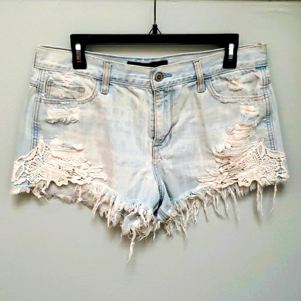 Hollister High Rise Lace Denim Shorts Size 13 / W31
